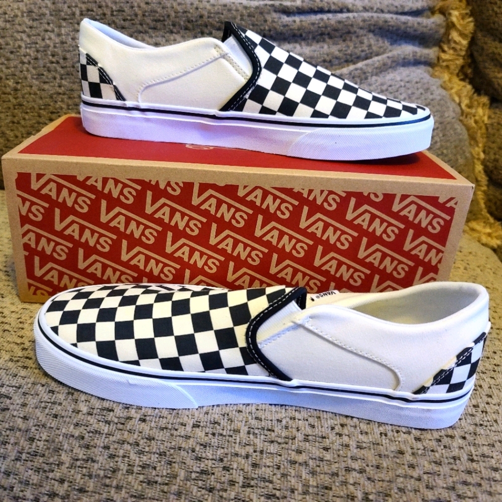 Brand new never worn Womens Vans size 11